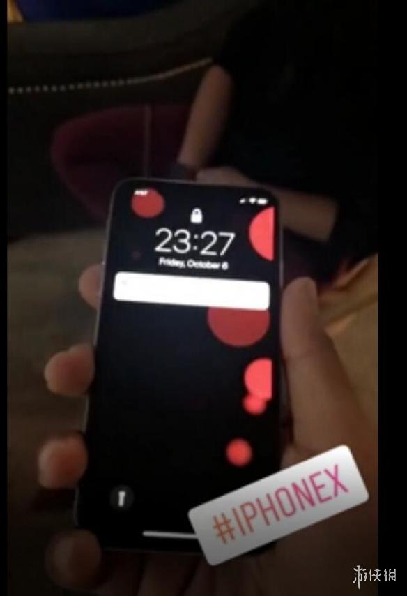 iPhone X真机用户上手演示 周全屏搭载动态锁屏壁纸